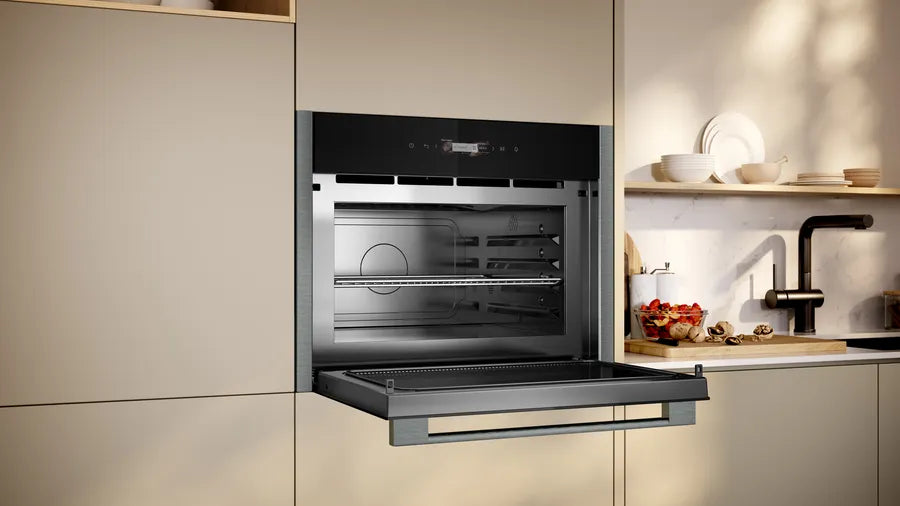 Neff C24GR3XG1B N70 Built-In Microwave Oven with Grill - View 3