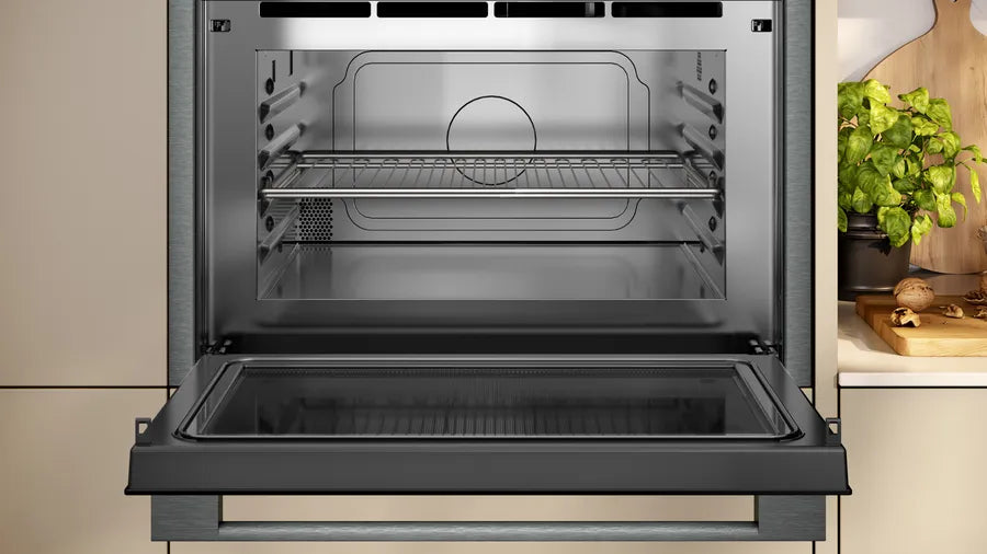 Neff C24GR3XG1B N70 Built-In Microwave Oven with Grill - View 4