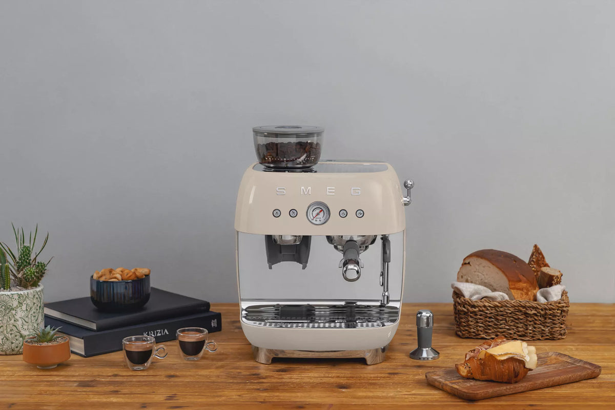 Smeg EGF03CRUK Retro Espresso Coffee Machine with Grinder in Cream - View 7