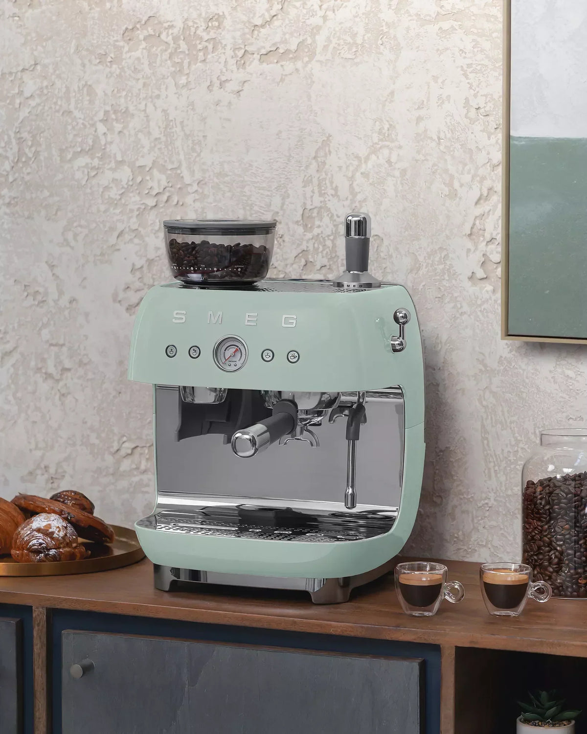 Smeg EGF03PGUK Retro Espresso Coffee Machine with Grinder in Pastel Green - View 7