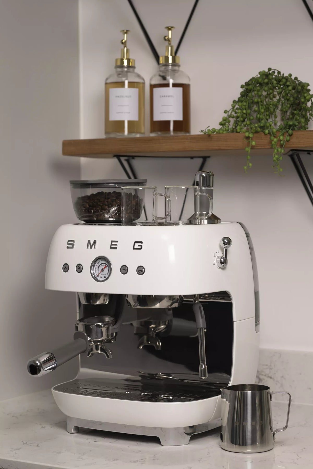 Smeg EGF03WHUK Retro Espresso Coffee Machine with Grinder in White - View 7