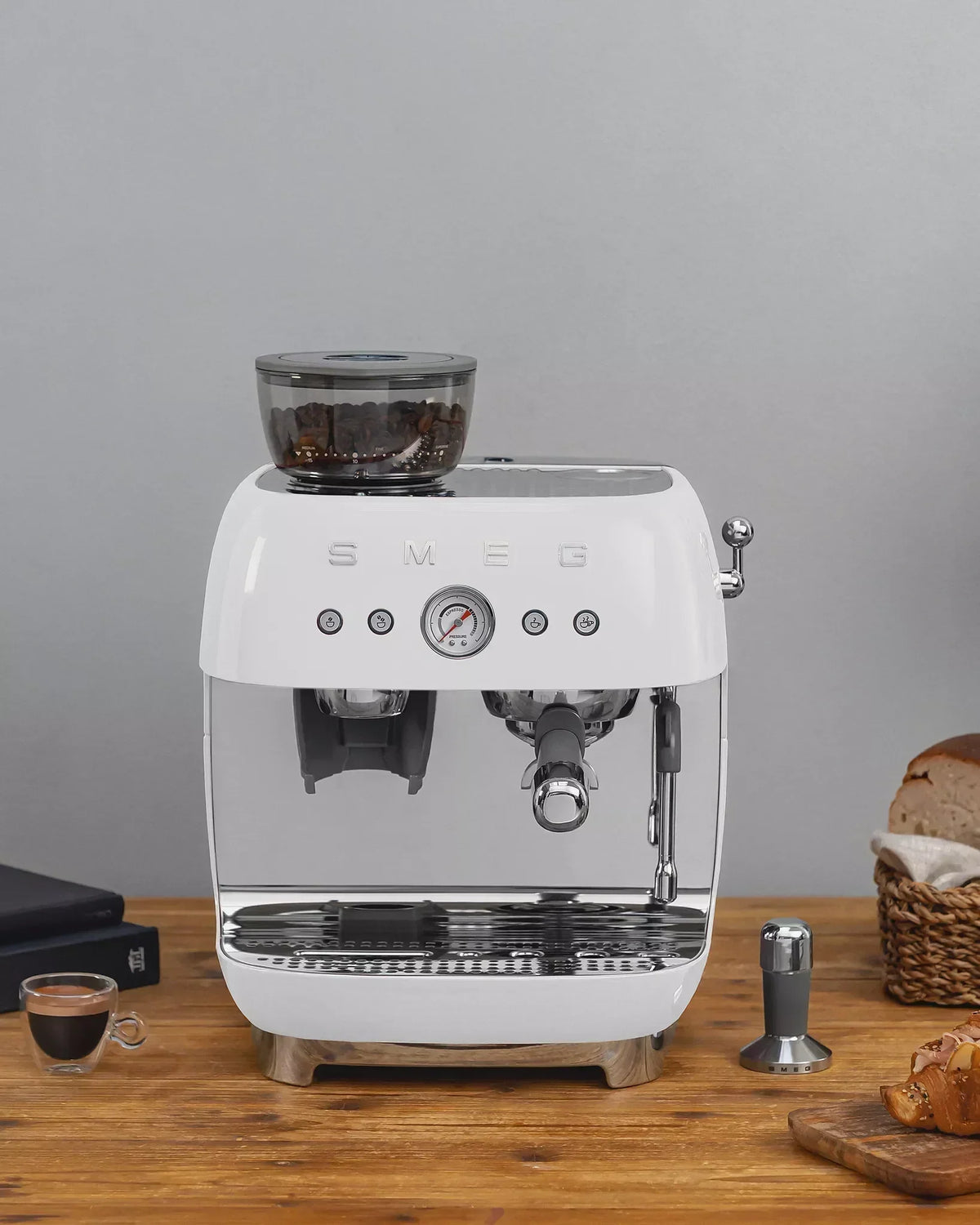 Smeg EGF03WHUK Retro Espresso Coffee Machine with Grinder in White - View 8
