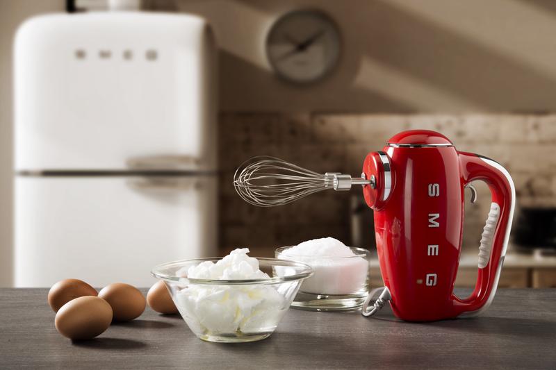 SMEG HMF01RDUK 50s Style Hand Mixer Red - View 4